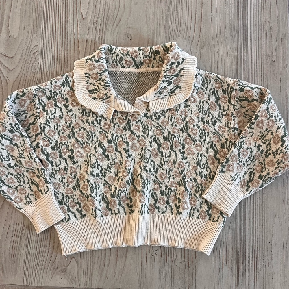 Cider floral ruffle neck cropped sweater and Green Sweater size small